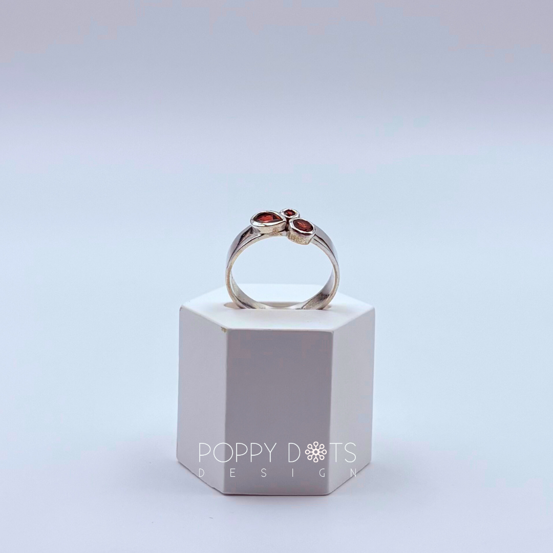 Sterling Silver multiform Garnet Ring