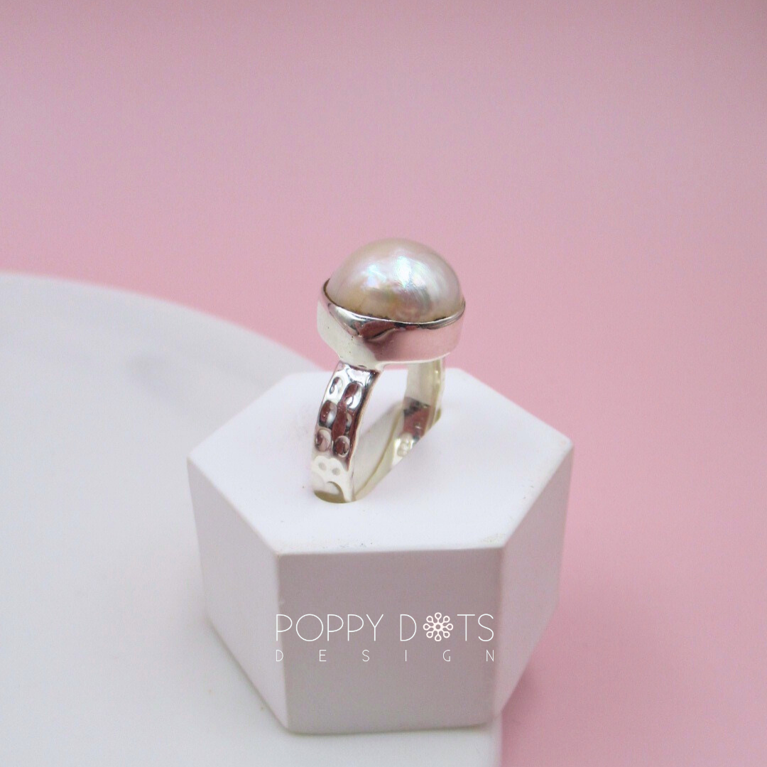 Luxurious Sterling Silver Hammered Band Pearl Ring