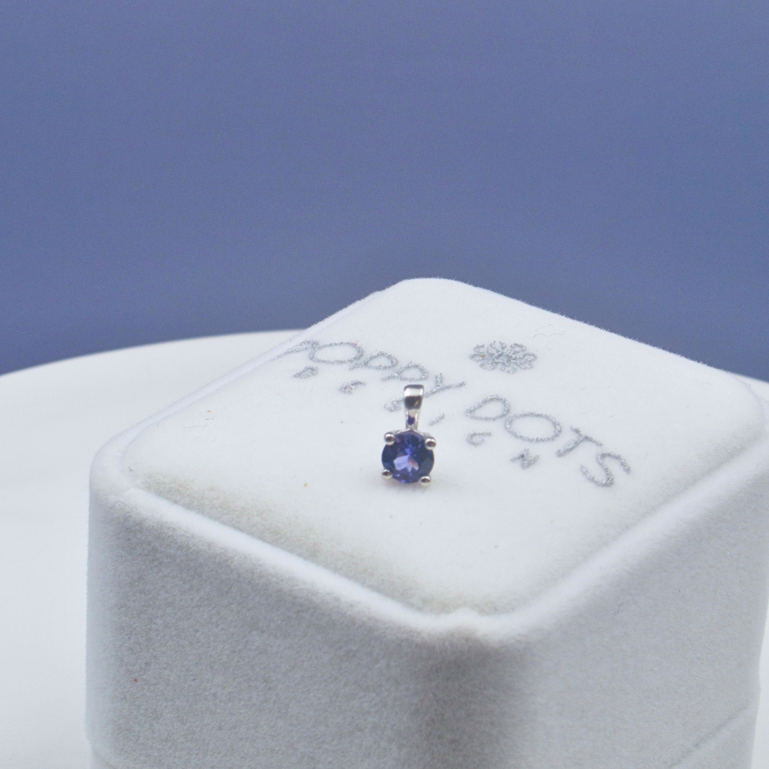 Sterling Silver Claw Set Round Tanzanite Pendant (0,56 ct)