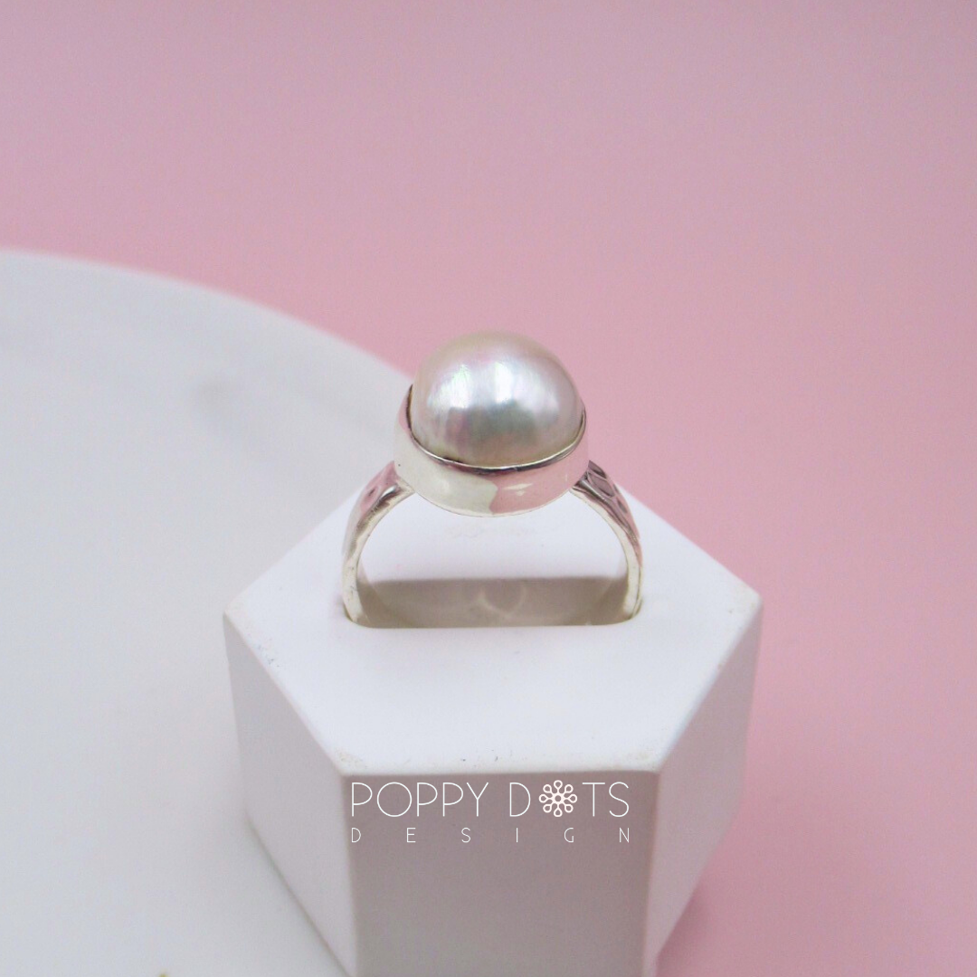 Luxurious Sterling Silver Hammered Band Pearl Ring