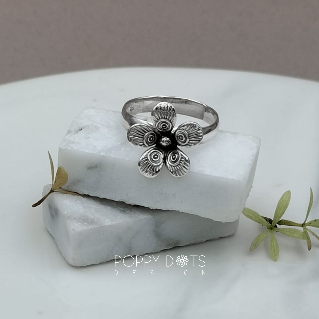 Sterling Silver Oxidised Marguerite Daisy Ring