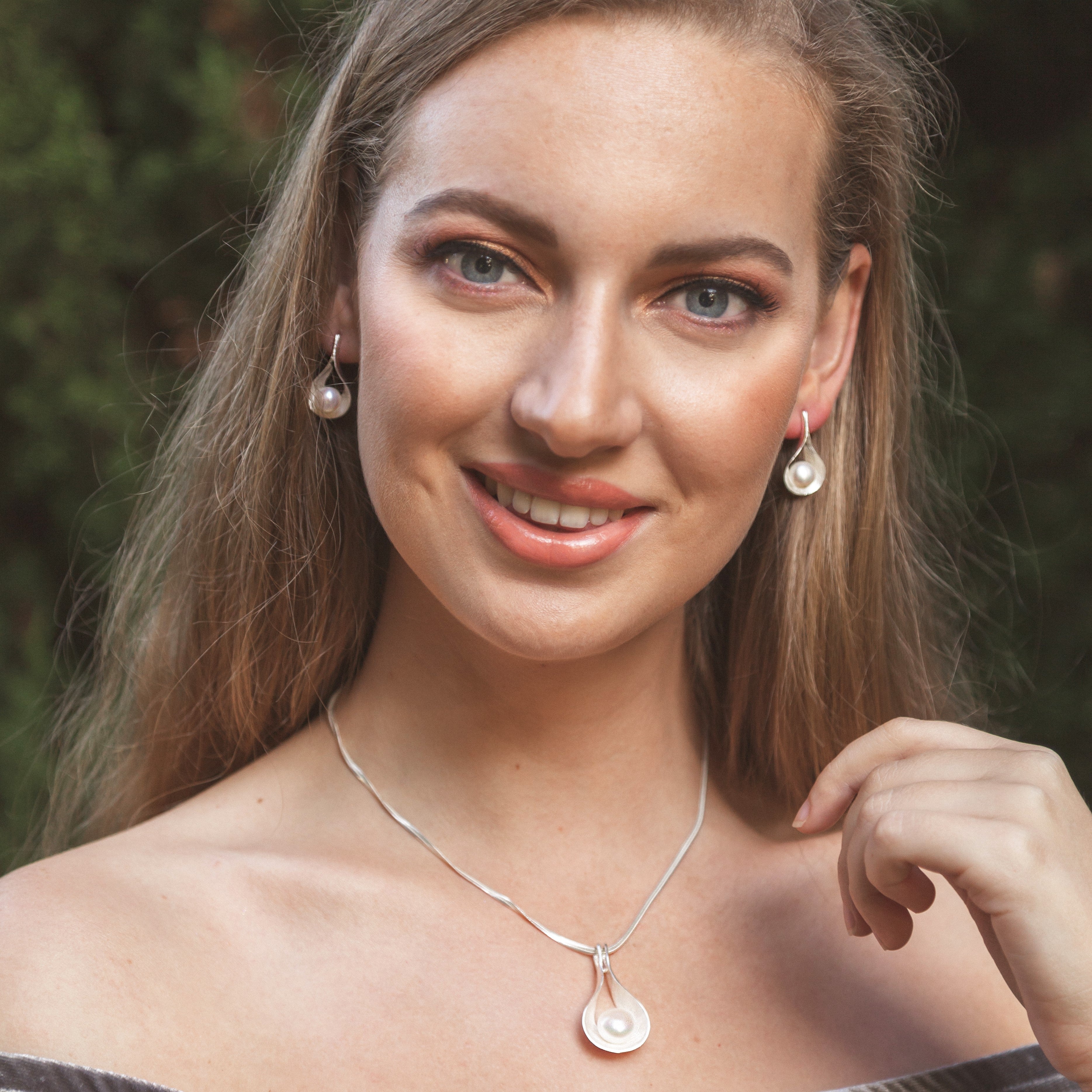 Luxurious Sterling Silver & Freshwater Pearl Drop Pendant